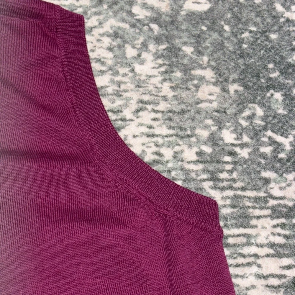 John Turner merino wool sweater vest Size Medium Maroon
